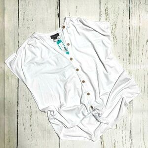 Fortune + Ivy Esther short sleeved, button up top in white. Size XXL